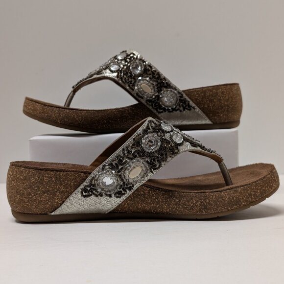 Comfortiva Sade Platform Beaded Sandals - Picture 5 of 14